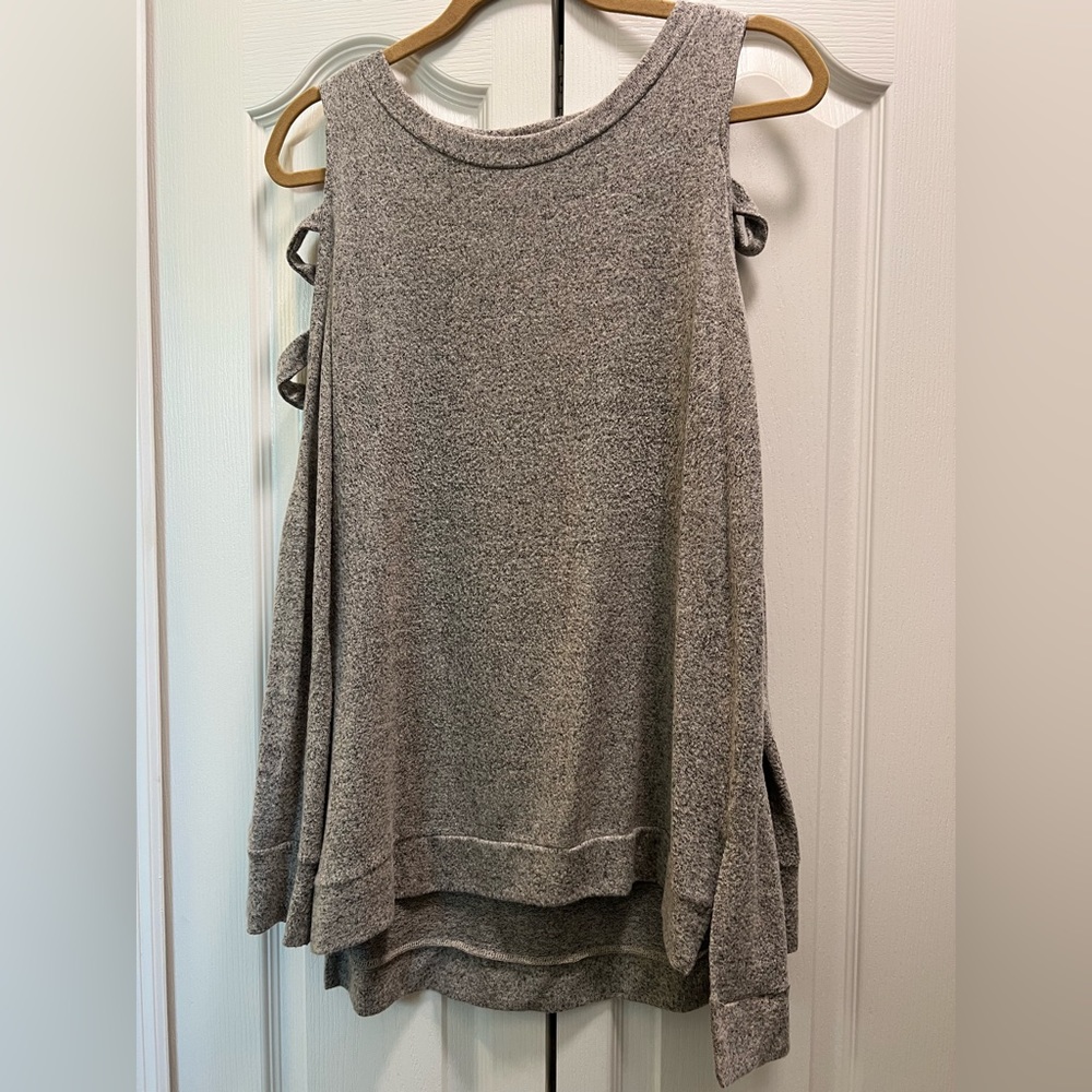 143 Story top in size medium